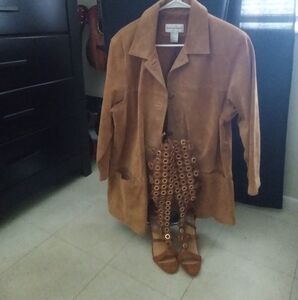 Mid sleeve suede Newport News coat med w calve high suede heels new sz 9